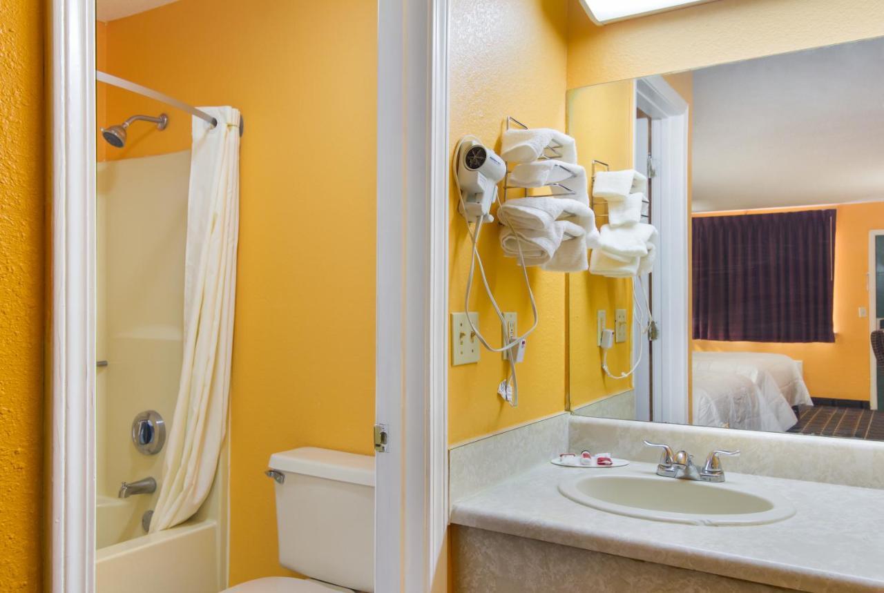 Americas Best Value Inn Ντάριεν Εξωτερικό φωτογραφία